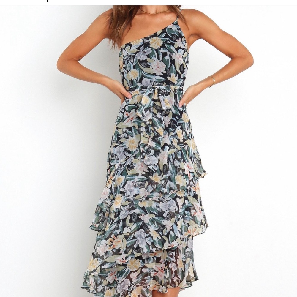 Just wore this dress once! I loved it but it was a tiny bit loose on my top
